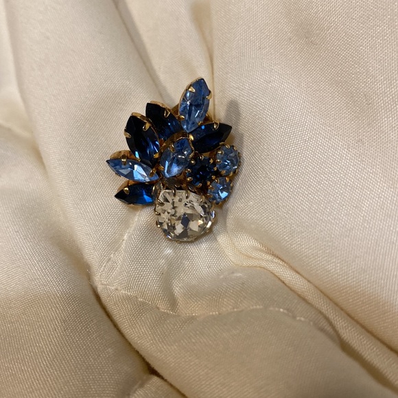 Vintage 1950s Schoffel & Co Austrian Clip Blue Stone Earrings Gold Toned Metal - Picture 2 of 6